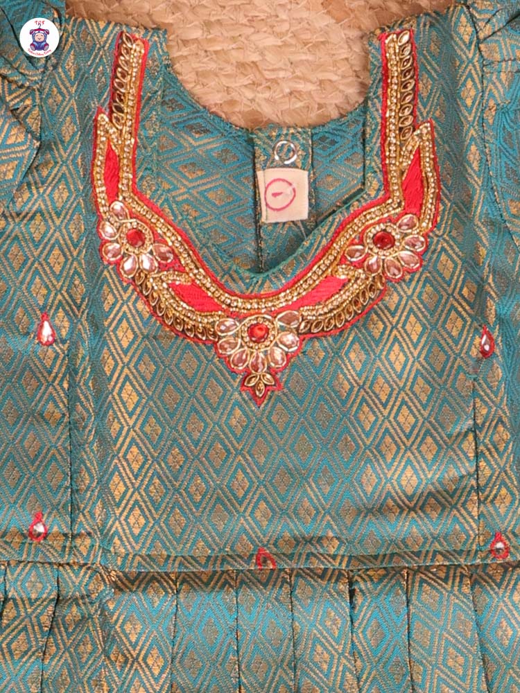 Green & Brown - Pavadai Sattai