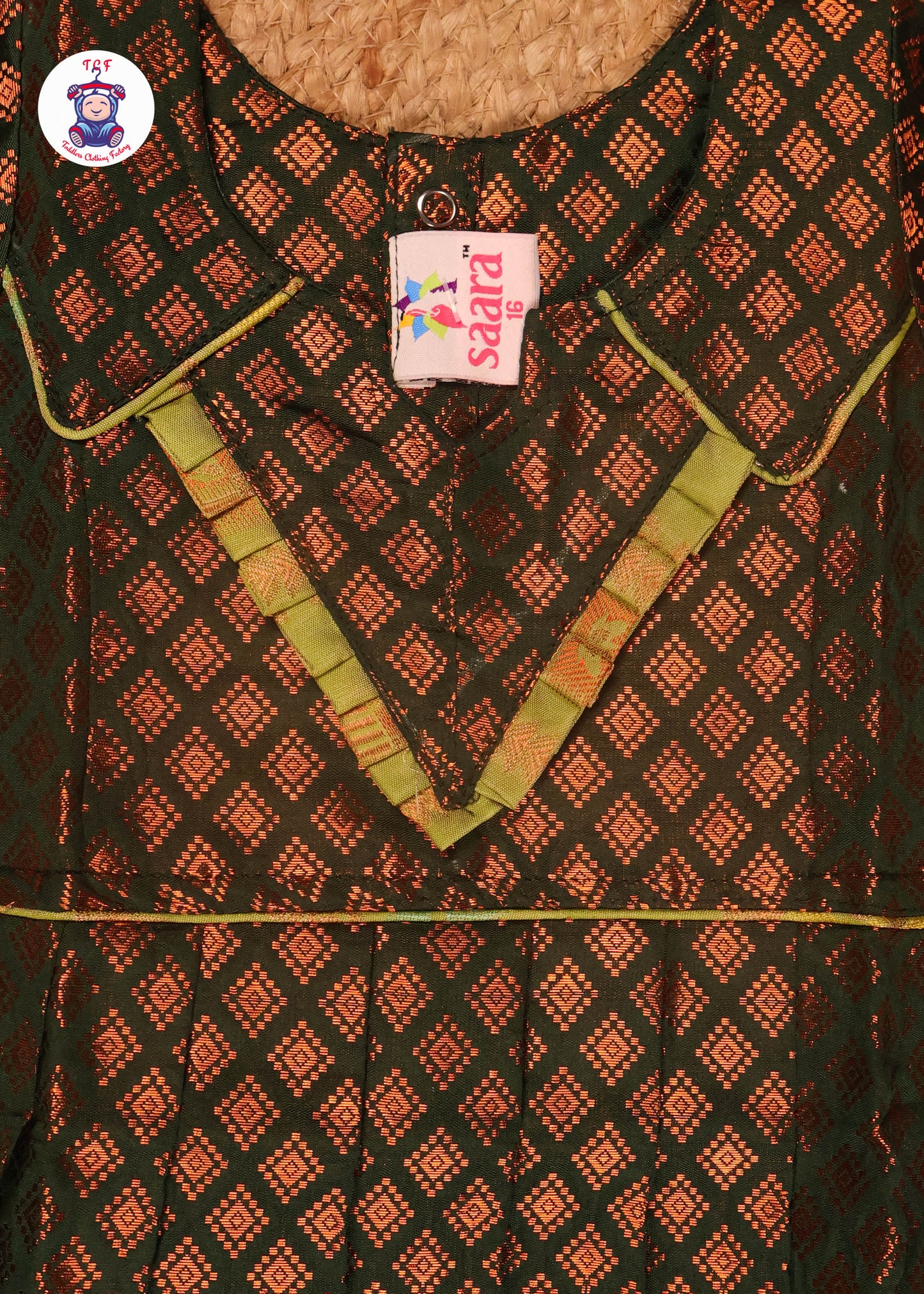 Leaf Green - Pavadai Sattai