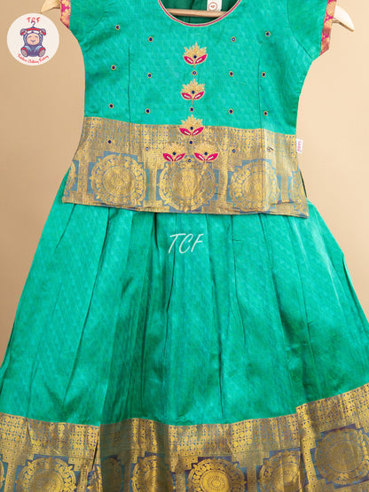 Girls Readymade Pure Pattu Pavadai Sattai