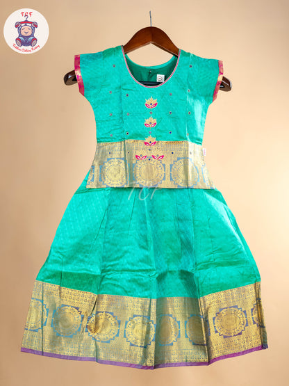 Girls Readymade Pure Pattu Pavadai Sattai