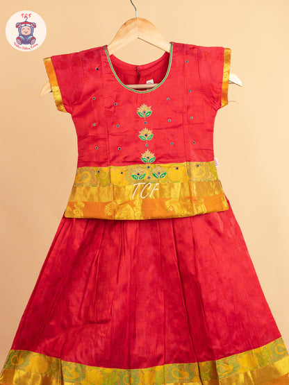 Girls Readymade Pure Pattu Pavadai Sattai