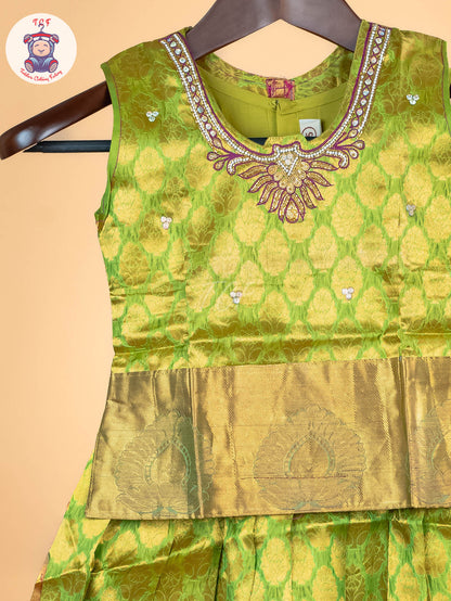 Girls Readymade Pure Pattu Pavadai Sattai