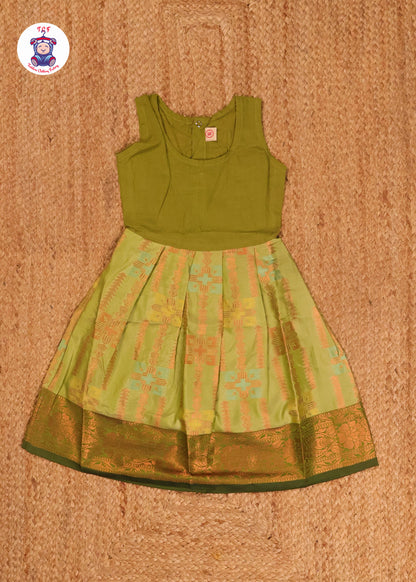 Leaf Green - Pavadai Sattai