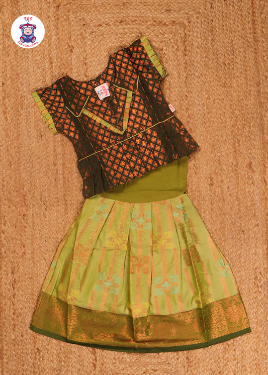 Leaf Green - Pavadai Sattai